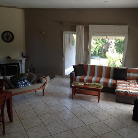 Néa Péramos House With Gardenヴィラ エクステリア 写真